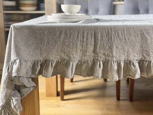 lniany obrus z falbanką natura w niebieskie prążki