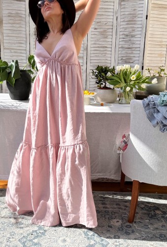 sukienka z lnu na regulowanych ramiączkach w kolorze różowym.jpeg