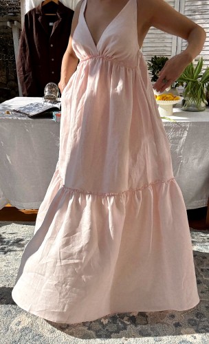 letnia sukienka lniana eksponująca plecy.jpeg