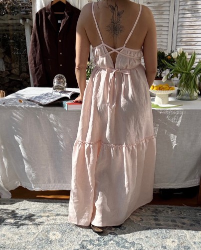 sukienka maxi z lnu na cienkich regulowanych ramiączkach.jpeg